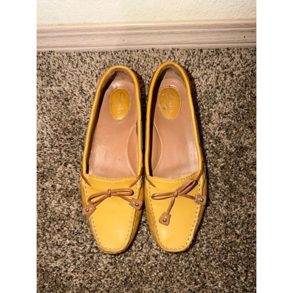 Clarks Artisan Yellow Leather Driving Loafers Womens 7M Bow Moccasin Flats 64072